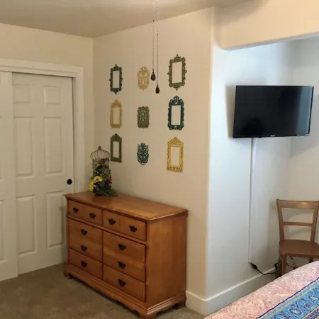 Private Entrance King Bed Entire Suite No Cleaning Fee