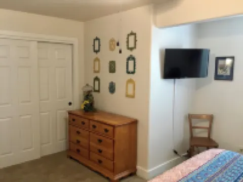 Private Entrance King Bed Entire Suite No Cleaning Fee