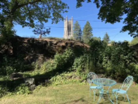 Ground Floor Private Apartment Near Manito Park, Downtown, and Sacred Heart