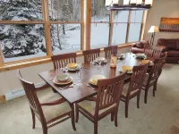 SKI-IN / SKI-OUT 5 BEDROOM, walking distance to everything in town!