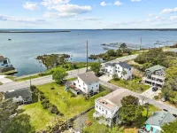 Semi-Soundfront on Bay Drive - Whole Home, Large Yard and Decks!