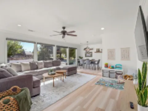 Fresno House - Pool + Arcade Games , Family Friendly!