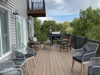 Quaint house on the bluffs overlooking the  scenic Missouri River. アチソンのホテル