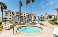 Cozy Apartment with resort style pool and 5 minute walk to the beach!
