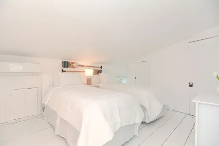 Arden House DT Mystic 3BR Lux Family Getaway