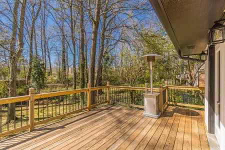 4 Kings!  Only 1.5 miles to downtown Roswell Отели в г. Розуэлл