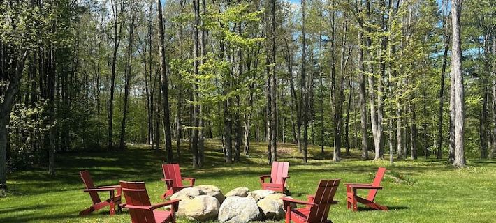SPACIOUS Mountain Retreat with HOT TUB, Fire Pit & Hiking Trails Ξενοδοχεία στην πόλη Bennington County