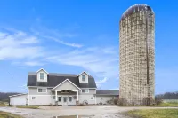 Renovated Dairy Barn – 5 Beds, 2.5 Baths, Spacious, Accessible & Stylish