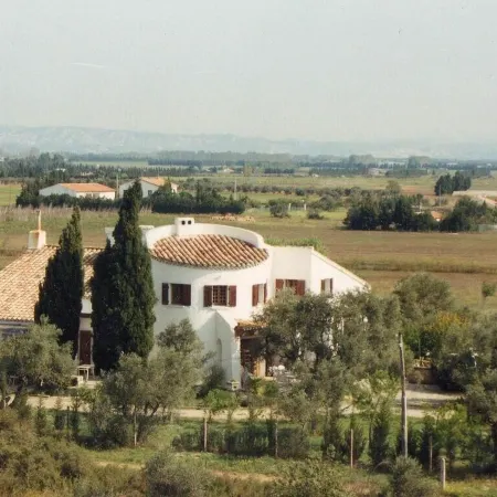 Holiday flat of the size of 45 m² on a large estate with pool close to Arles