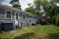 2 Bedroom, 2 Bath, 1100 sqft, sun porch, eat in kitchen, Washer/Dryer, Gas Grill