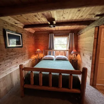 Waterfall Cabin - Pictured Rocks Lodging