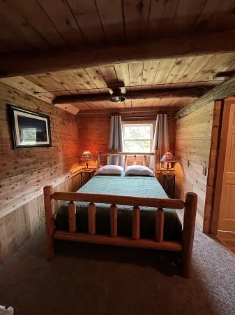 Waterfall Cabin - Pictured Rocks Lodging