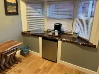 Cottage 1 block from Main St. on historic property.