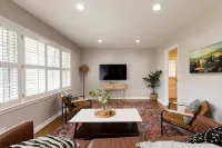 Private Brick Ranch with 2 King and 2 Queen Beds