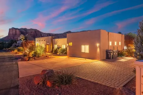 Bell Rock Views + Heated Pool & Spa ~ Luxe 6BD Sedona Stargazing Retreat