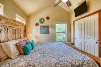Medina Lake Waterfront Getaway