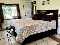 Insta-Worthy Aprtmnt King Bed Prime, Hottub AC Slps 6 Near Flathead Lk & Venues