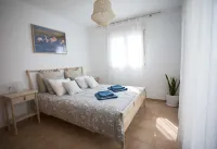 Bright apartment in Conil, quiet area with sea view.
