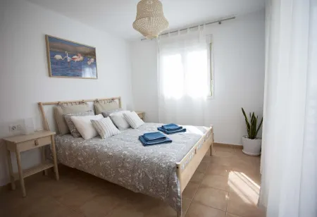 Bright apartment in Conil, quiet area with sea view.