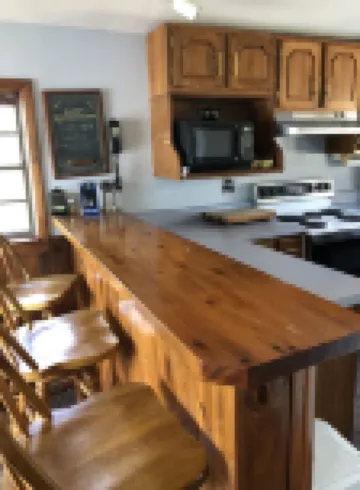 Rustic 2-bedroom cabin on Boyd Pond
