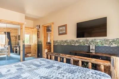 Luxury Log Cabin ~ with game room minutes away from Snow Summit Slopes