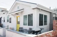 Good Day Sunshine Cottage-Newly updated!! Light and Airy w parking