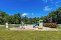 Designer 5-BDR Cabin with Big Views/Resort Access in Sapphire Valley