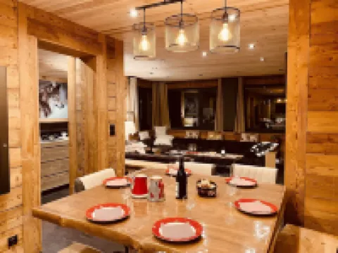 Sublime Bas de Chalet de Standing en Duplex Aux Angles -Space for Billiards and Cinema Hotels in Les Angles