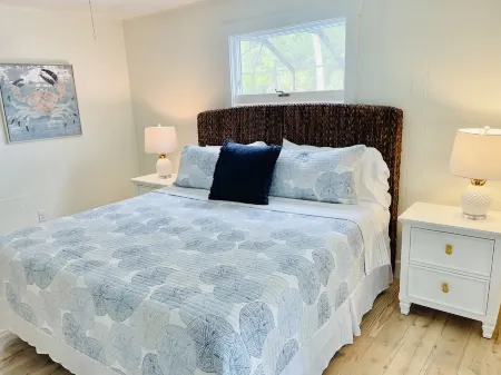 Have it all at this beautiful waterfront Homosassa home close to all amenities.