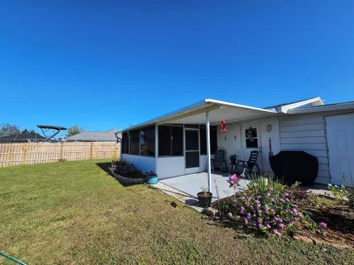 Beautiful, Pet friendly home on canal. Great for fishing, kayaks &  snowbirds