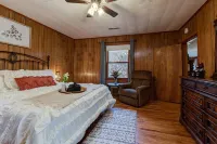 Cozy Stay Near Brevard: Hot Tub & Creek Views