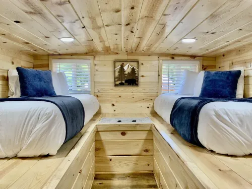 Cabin #4 Lake Nahwatzel Resort - New Tiny Cabin!