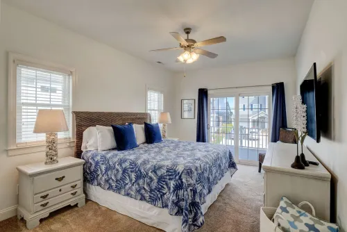 OCEANVIEW - WALK TO TOWN TO AVOID THE TRAFFIC, HOT TUB & HEATED POOL