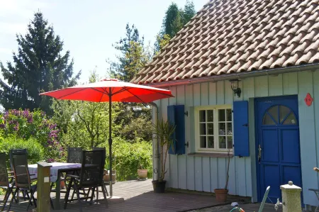 large holiday home with terrace and garden - close to the old town, family friendly Отели рядом с достопримечательностью «Camping am Kühlhaus Görlitz - Alternativer Campingplatz trifft Industriekultur»