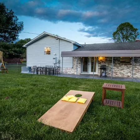 Blackberry Grove 2.0acre+BBQ+FirePit+CornHole+Pets+NewRiverGorge National Park