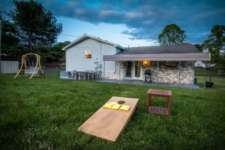 Blackberry Grove 2.0acre+BBQ+FirePit+CornHole+Pets+NewRiverGorge National Park