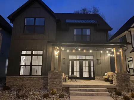 Modern New 3bd/3.5ba Close To Everything!