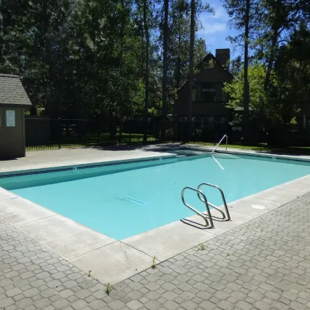 Newly Updated Townhouse, 2 Master Suites, Hot Tub, Bikes