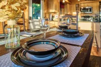 "Mama Bear", Mtn Views, Hot Tub, Fireplace, Private Theater & Community Pool