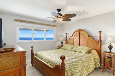 Direct Oceanfront Condo on Private Beach Resort *Central AC * Hotels in Kahaluu Bay