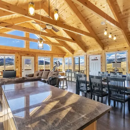 Mountain House Sleeps 18, Mins to Ski, Hike, Golf, Fish; Generator; Fenced Yard