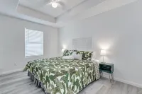 Livin' Lobster - New, Near Beach🌊🏖 , Sleeps 8, Pet Friendly🐶, 📍Central Location
