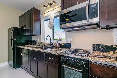 Experience Tropical Tranquility: Luxury Studio Home in Hilo! Отели рядом с достопримечательностью «Зоопарк Панаева Рейнфорест»