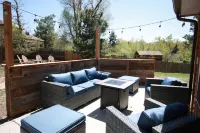 The Traveler's House-Central to All, Hilltop, Hot Tub, Gameroom, Firepit, Skiing