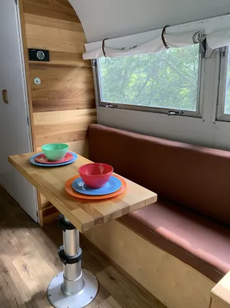 Vintage Airstream Caravan:  Porch, Firepit, Grill, 5 Minutes to Pigeon Forge!
