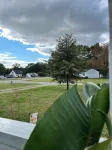 Small Town Getaway - close to in-town Mathews with a casual rural life