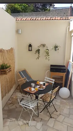 "The Heart of Fecamp" between beach and city center Отели в г. Фекан