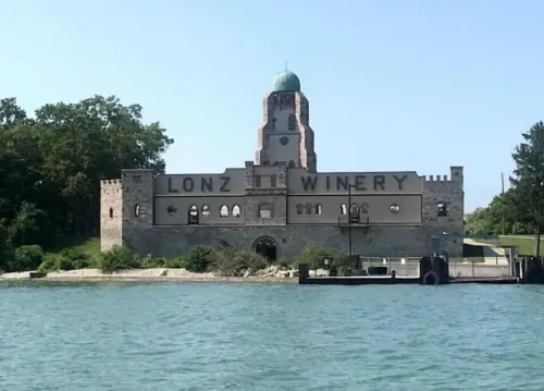 Middle Bass Island retreat,10-min ferry ride to Put-in-Bay, Pet friendly!