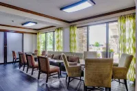 Hampton Inn Salina Hotels in Smolan