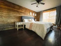 Private Mountain Cottage! King Bed * 8 Acres